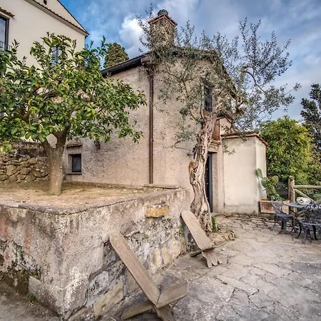 Aragona Historic With Views And Guest Services