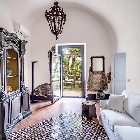 Aragona Historic With Views And Guest Services Villa