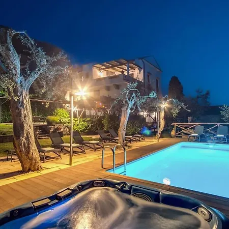 Aragona Historic With Views And Guest Services *