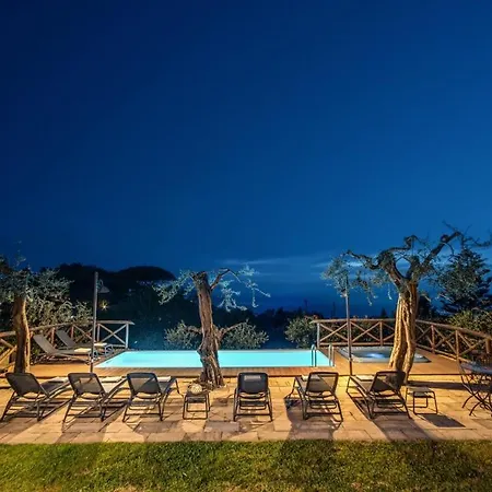 Aragona Historic With Views And Guest Services
