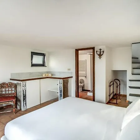 Aragona Historic With Views And Guest Services