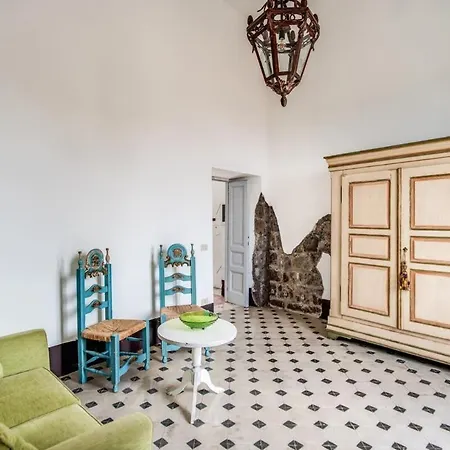 Aragona Historic With Views And Guest Services Villa