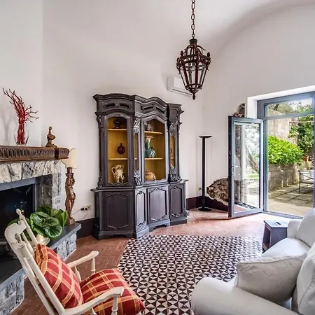 Villa Aragona Historic With Views And Guest Services *