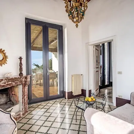 Aragona Historic With Views And Guest Services Villa *
