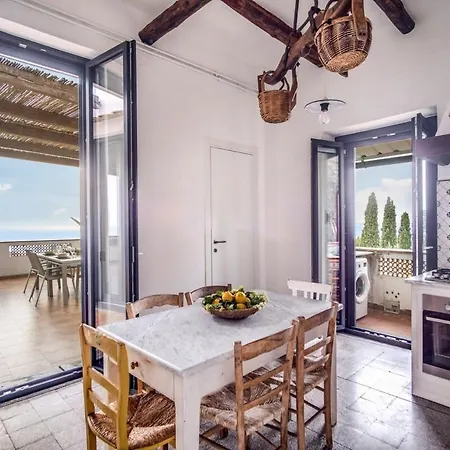 Aragona Historic With Views And Guest Services