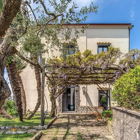 Aragona Historic With Views And Guest Services *